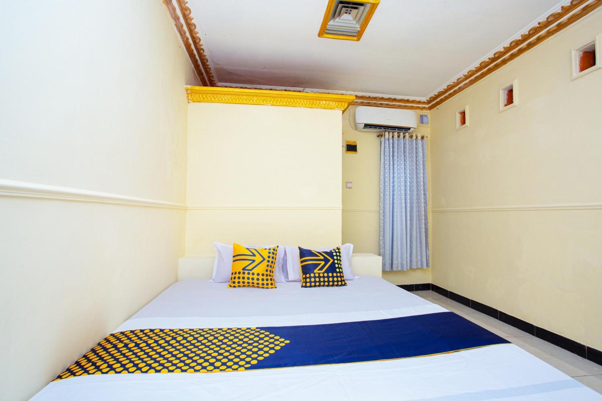 Spot On 2473 Buana Jaya Guest House Cilacap Exteriör bild