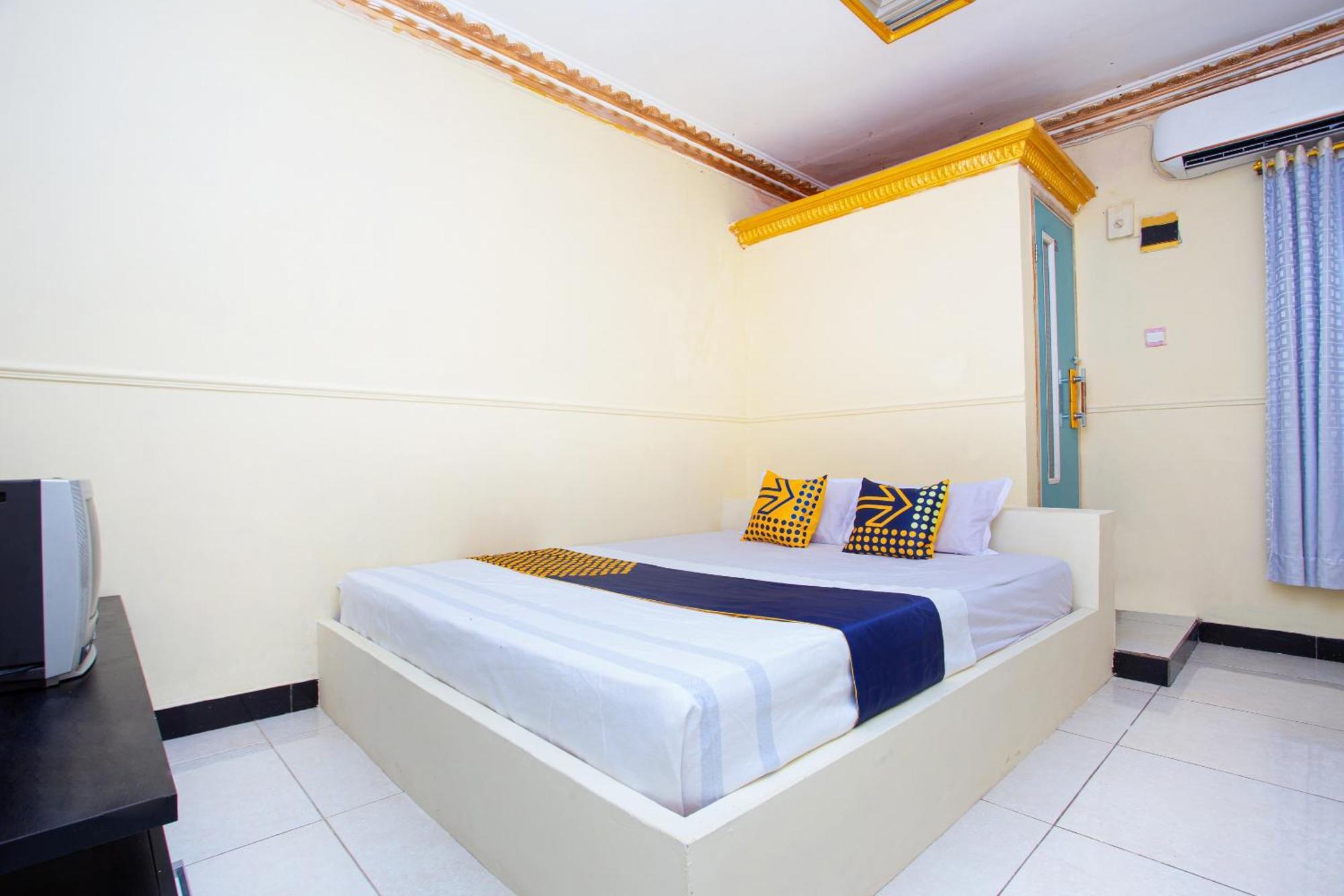 Spot On 2473 Buana Jaya Guest House Cilacap Exteriör bild