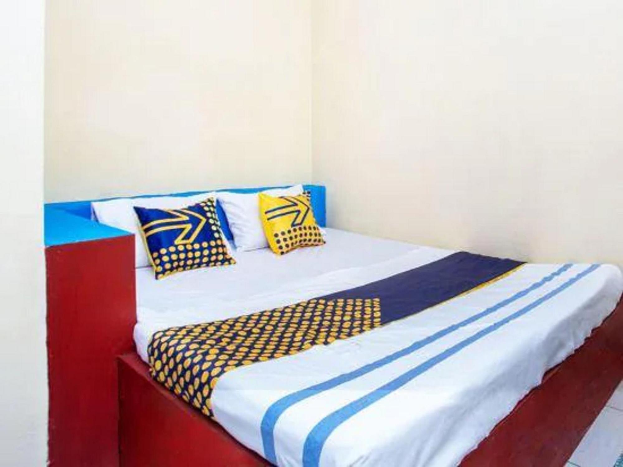 Spot On 2473 Buana Jaya Guest House Cilacap Exteriör bild